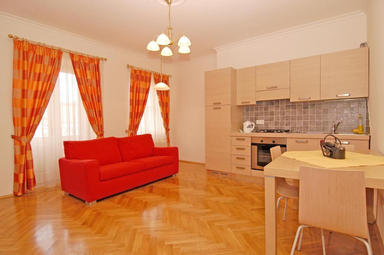 Residence La Familia Praga Esterno foto