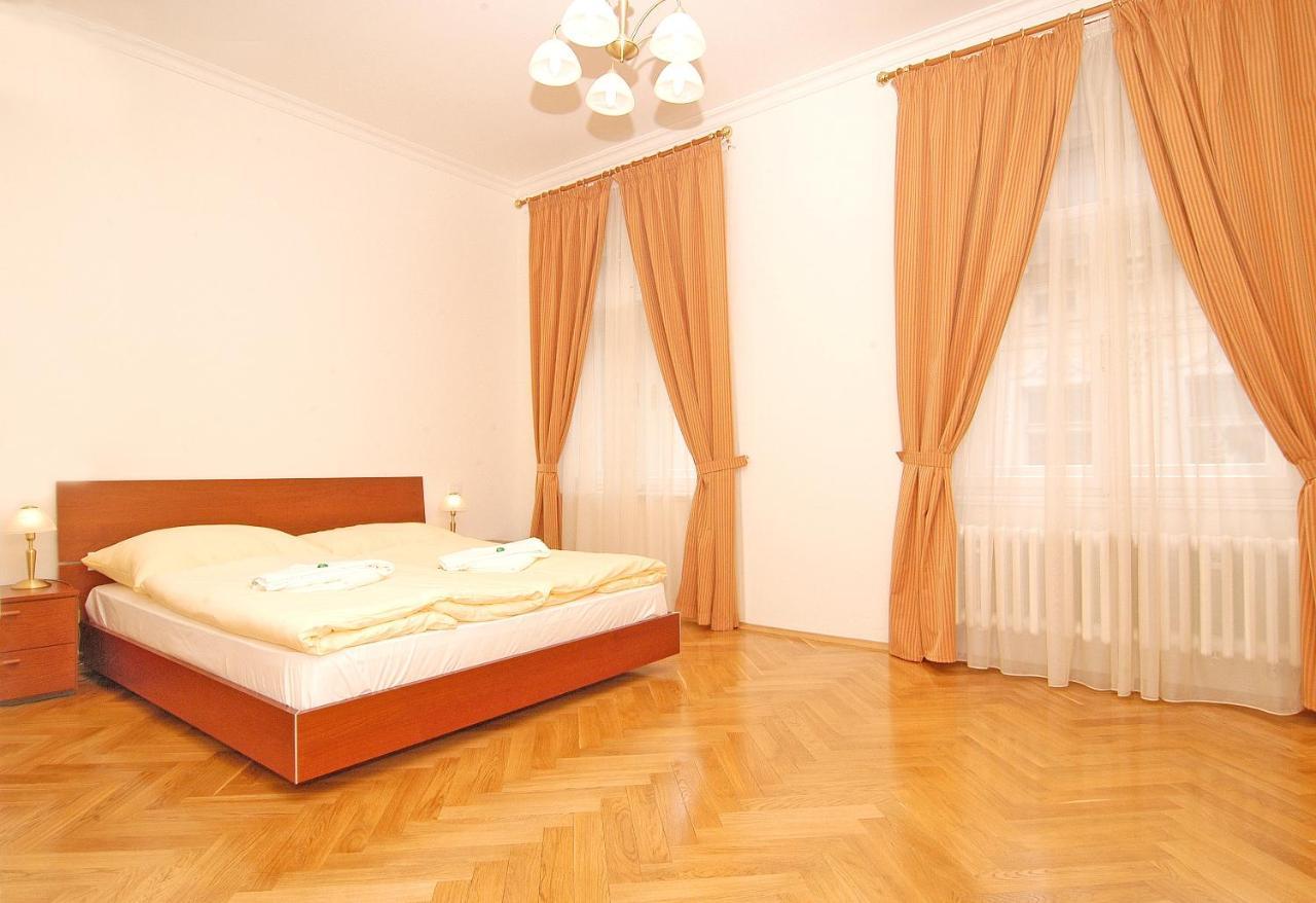 Residence La Familia Praga Esterno foto