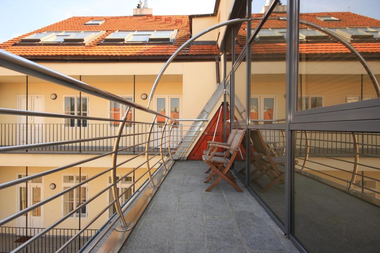 Residence La Familia Praga Esterno foto